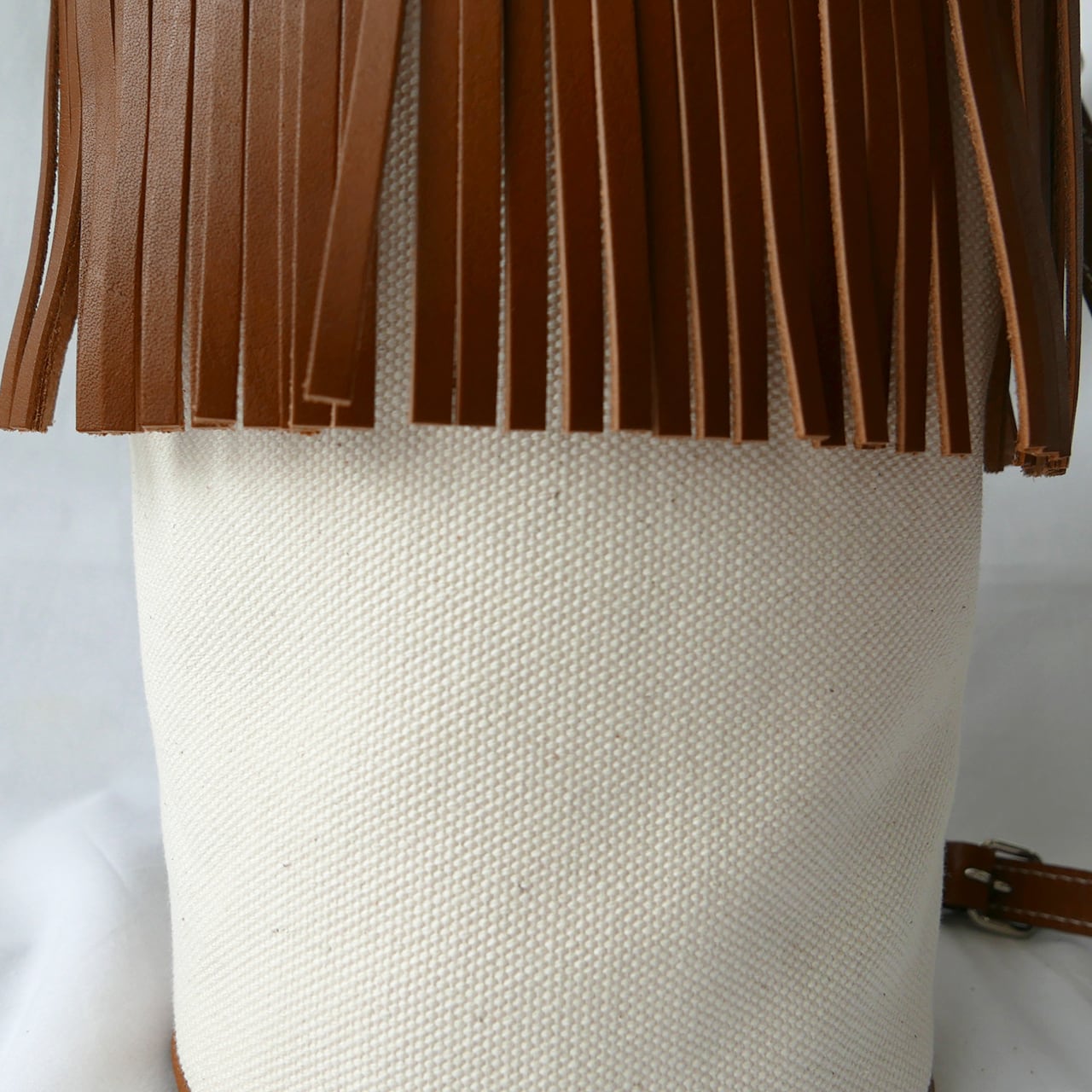 Fringe Bucket Bag black /camel